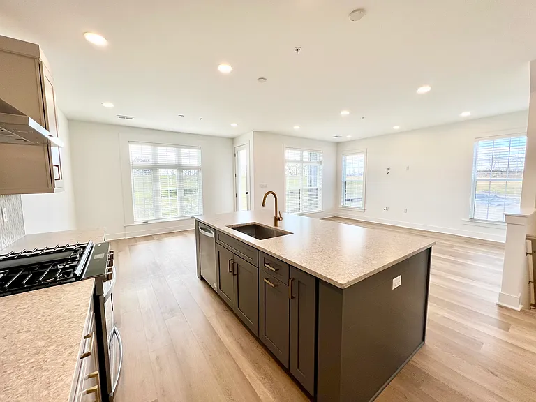 401 Cranford Way — Photo 5