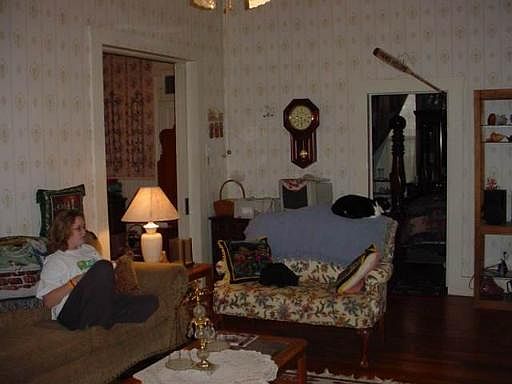 2nd image of 209 N La Vernia