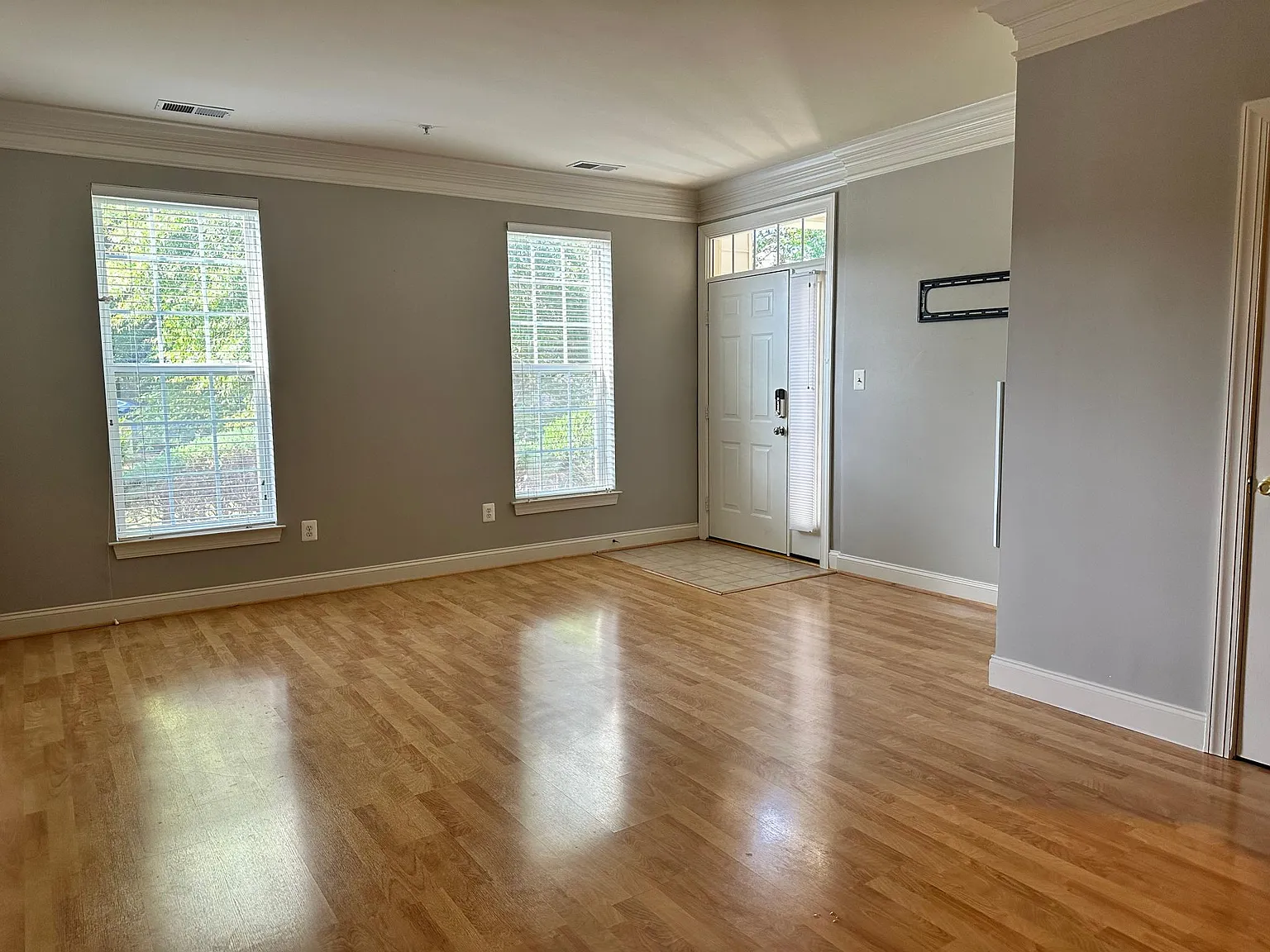 3 bed, 2.5 bath, 1752 sqft, $3,400 — Photo 3
