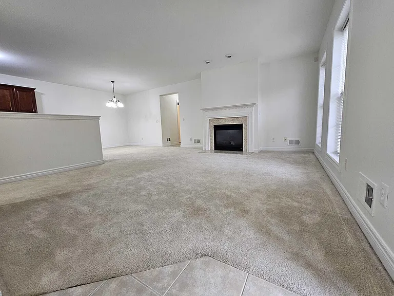 3376 Endsleigh Ln — Photo 2