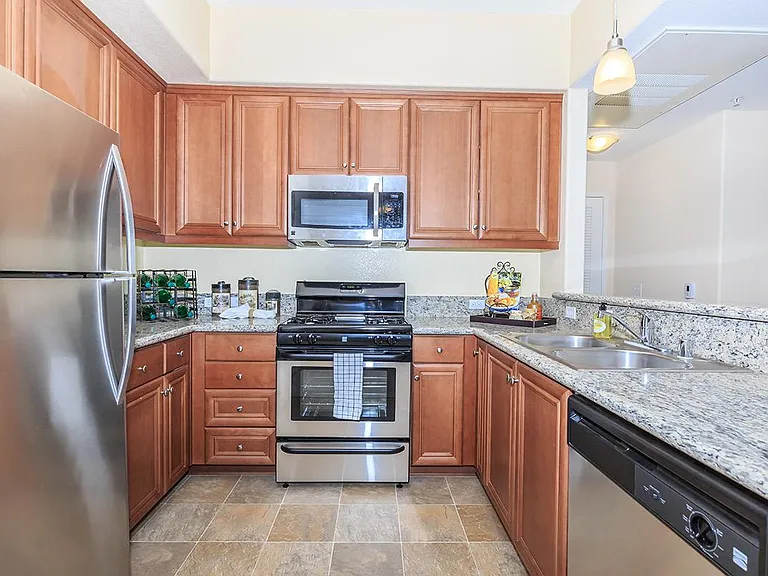 SPACIOUS KITCHEN