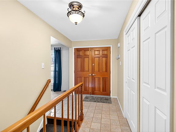 4th image of 8732 Breezewood Dr