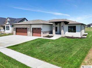 3630 Tree Line Dr, Lincoln, NE 68516