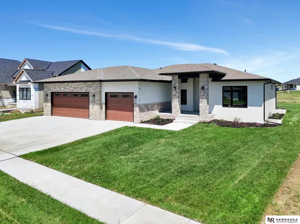 3630 Tree Line Dr, Lincoln, NE 68516