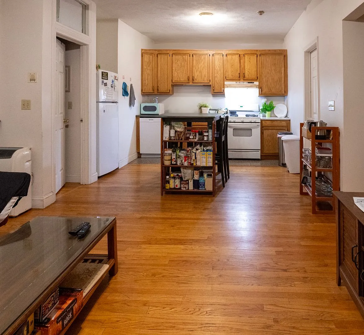 No Fee, Heat and Hot Water Included, All rooms big, Near B and C lines. Free heat and hot water! — Photo 2