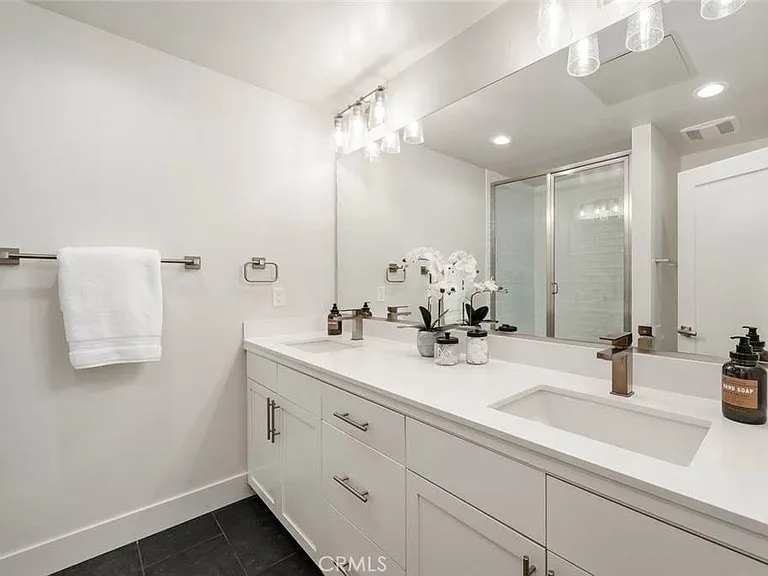 2478 Victoria Ave #104 — Photo 4