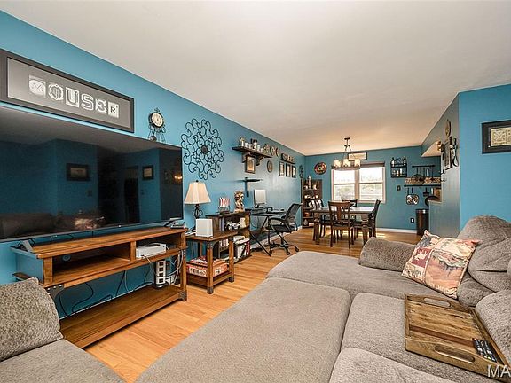 3rd image of 28 James Ct