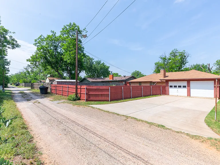 2609 Madison Ave — Photo 39