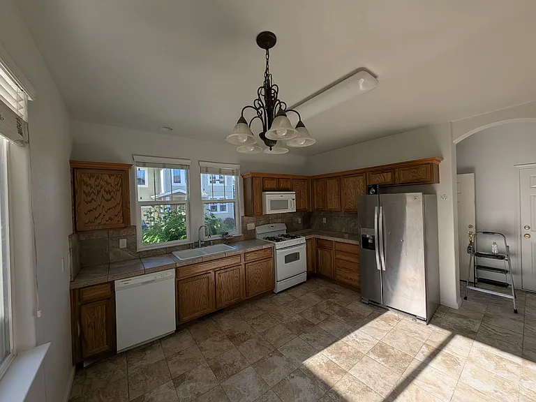1268 Woodside Dr — Photo 1