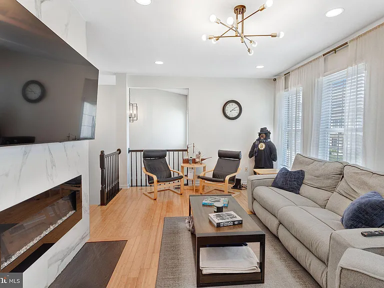 12703 Gartney Ln — Photo 6