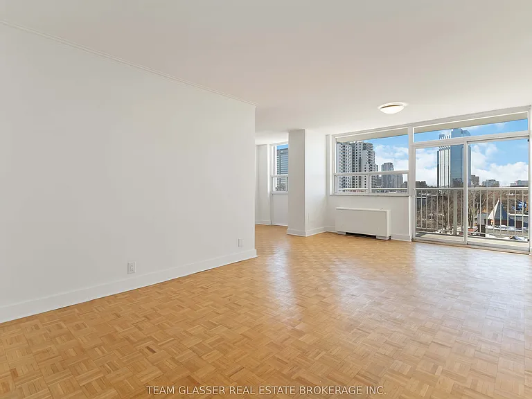 396 Queens Ave #502 — Photo 5
