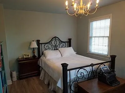 1901 Greenbrier Cir — Photo 10