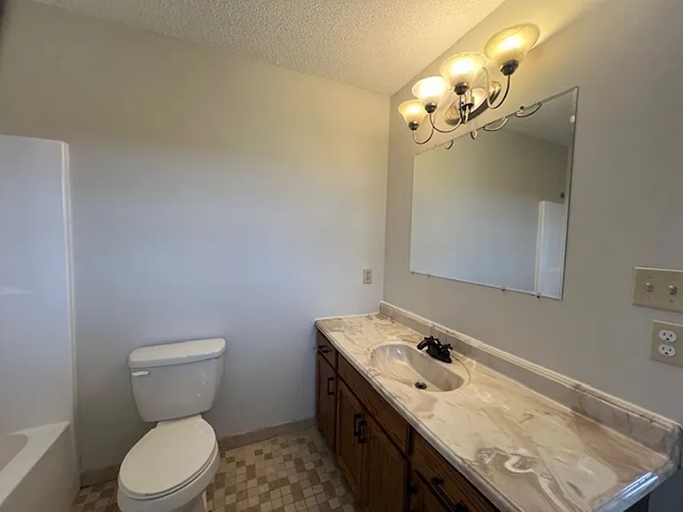 1403 Broadview Cir — Photo 15