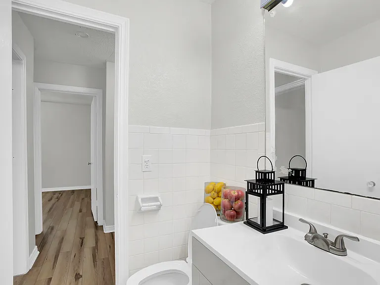 W 88th Ter — Photo 3