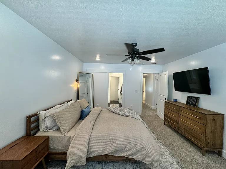 355 W 3085 S — Photo 44