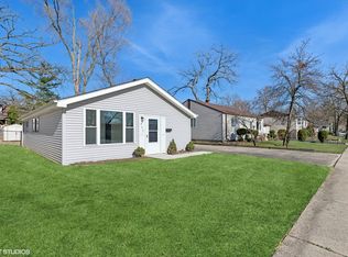 411 S Lake St, Mundelein, IL