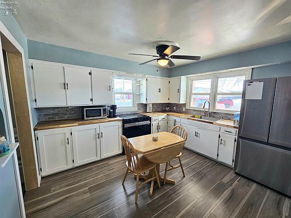 2nd image of 606 Fremont Rd