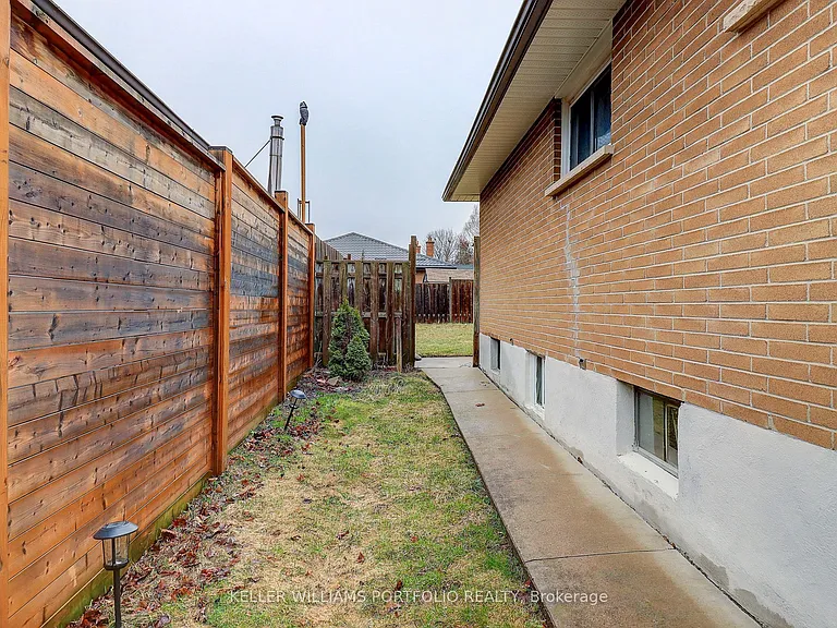 962 Willowdale Ave — Photo 22