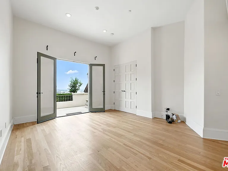 1675 N Woods Dr — Photo 40