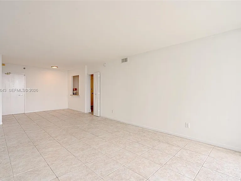 5161 Collins Ave #516 — Photo 12