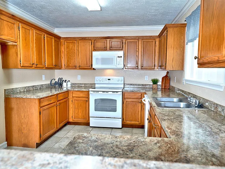 7403 Gateridge Dr — Photo 9