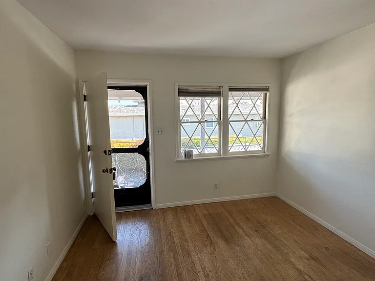 156 N Baldwin Ave #160 — Photo 4