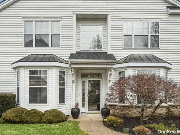 17 Concerto Court #17, Eastport, NY 11941