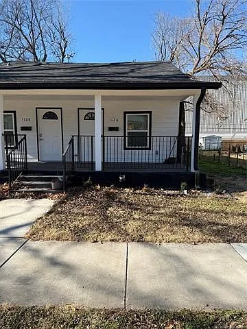 2 bed, 1.0 bath, 825 sqft, $1,400 — Photo 1