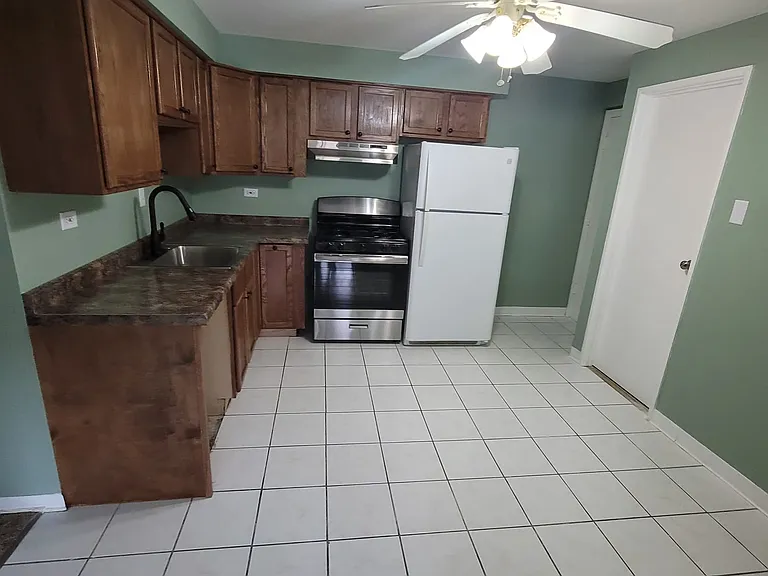 1225 E Woodbury Ln #1B — Photo 4
