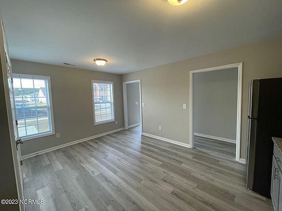 5th image of 317 S Pointe Dr Unit B