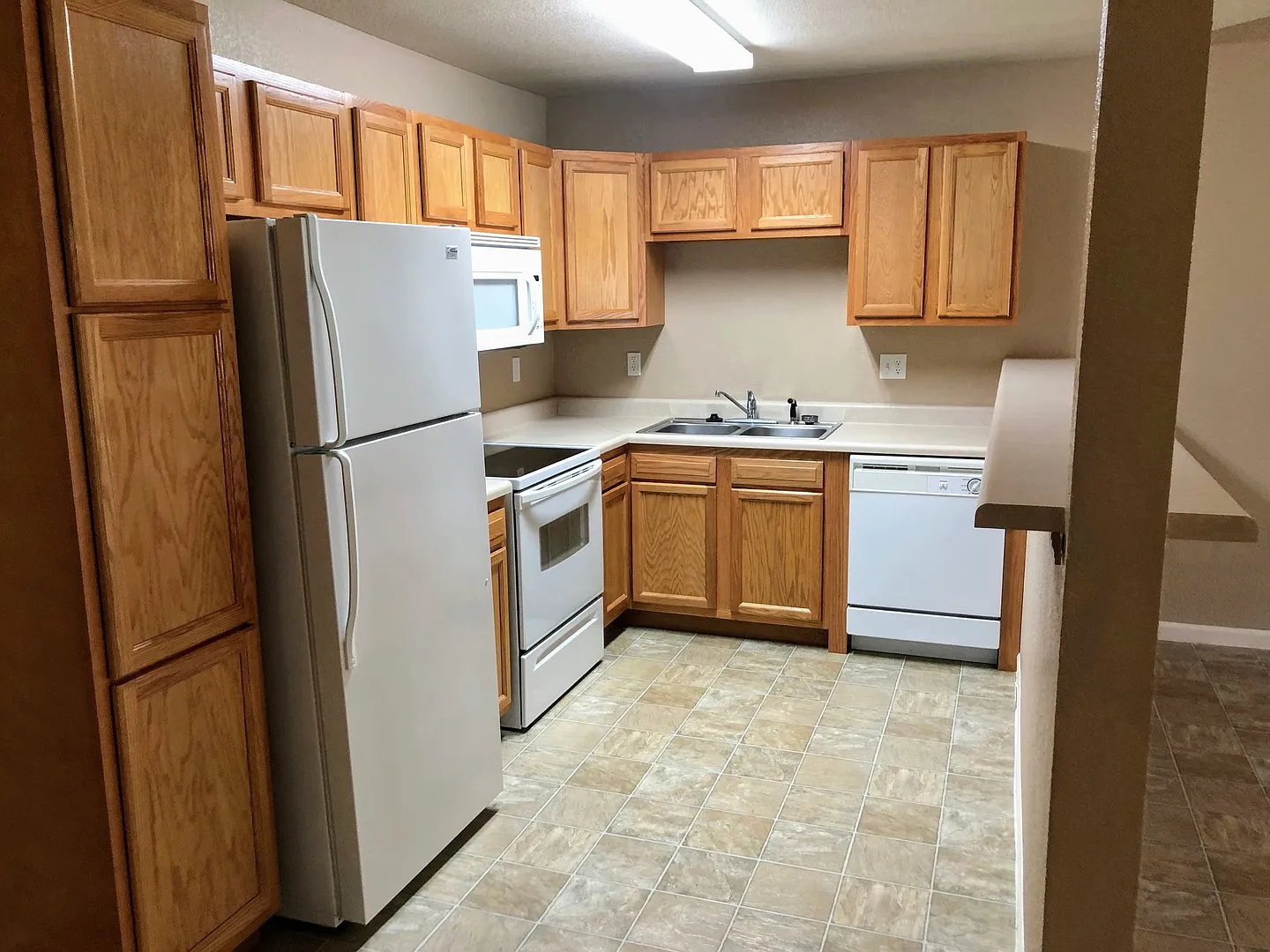 3 bed 2 bath spacious duplex! — Photo 4