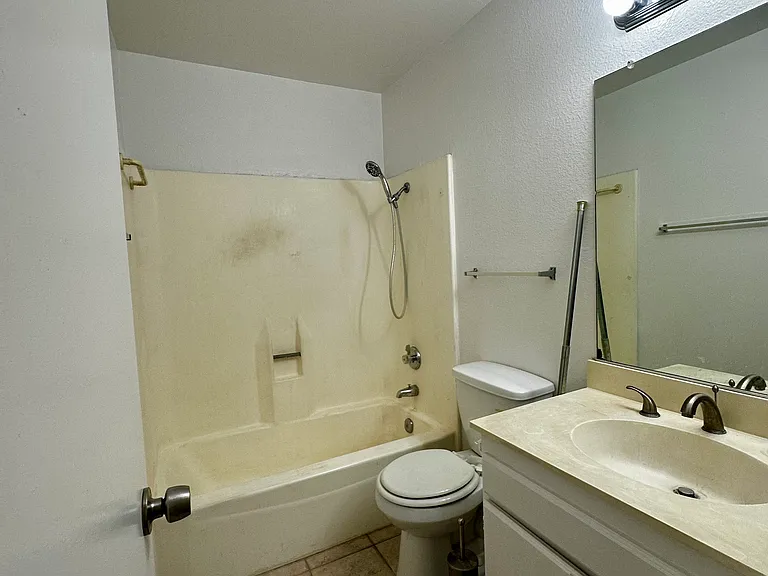 2447 Huntington Dr #11 — Photo 15