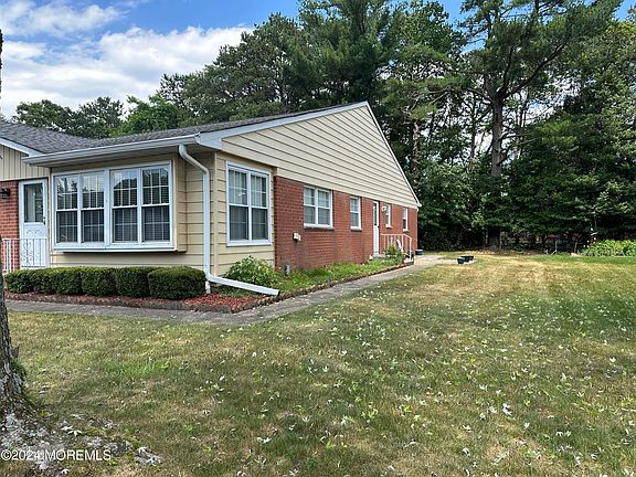 3rd image of 31B Yorktowne Parkway