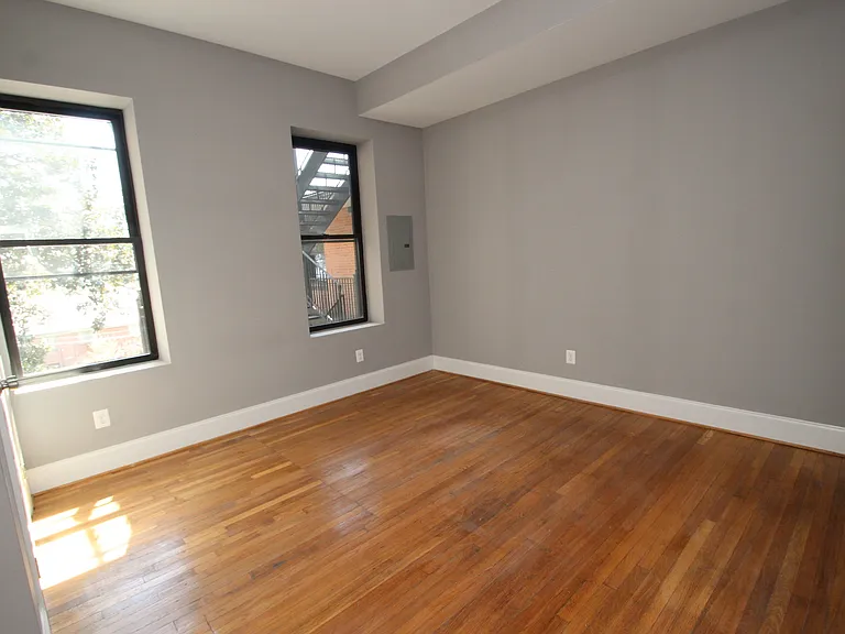 211 W Lanvale St — Photo 13