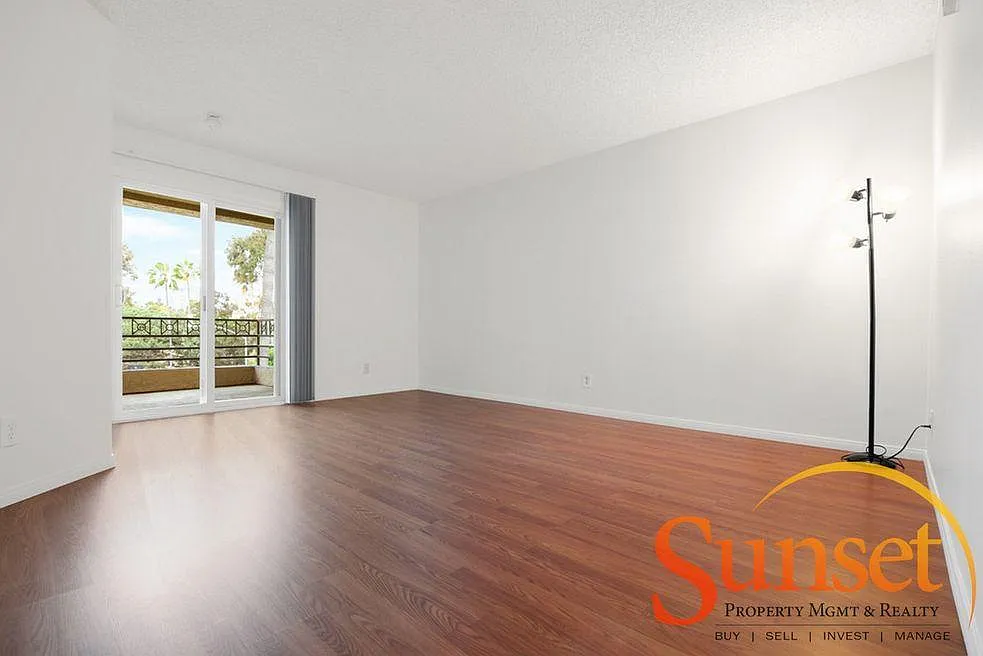 2 bed, 1037 sqft, $3,395 — Photo 1