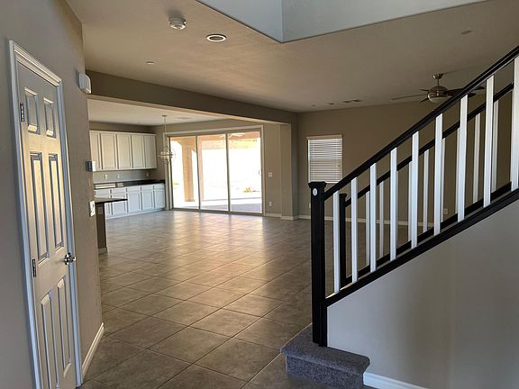 3rd image of 1546 Yellow Birch Ct
