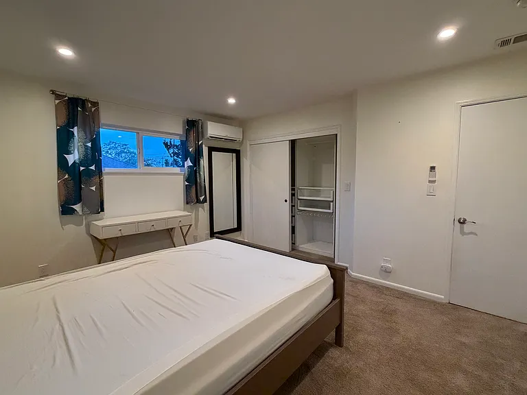 22721 Wildwood St — Photo 20