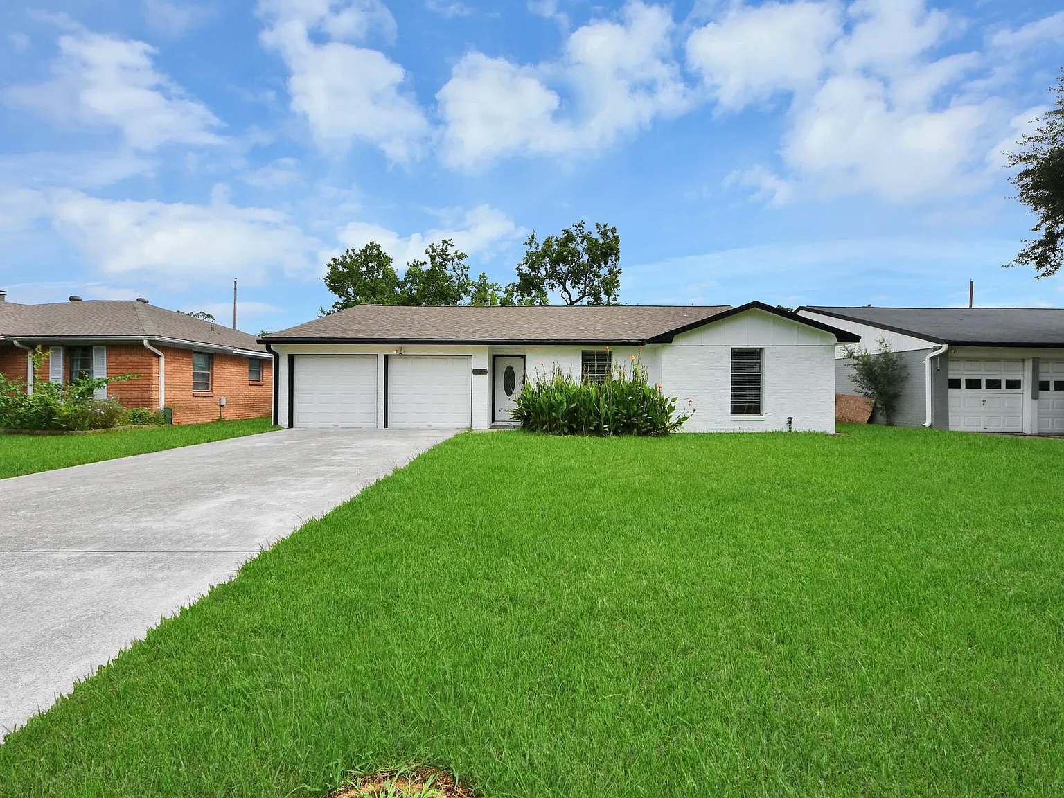 3 bed, 2.5 bath, 2058 sqft, $2,000 — Photo 2