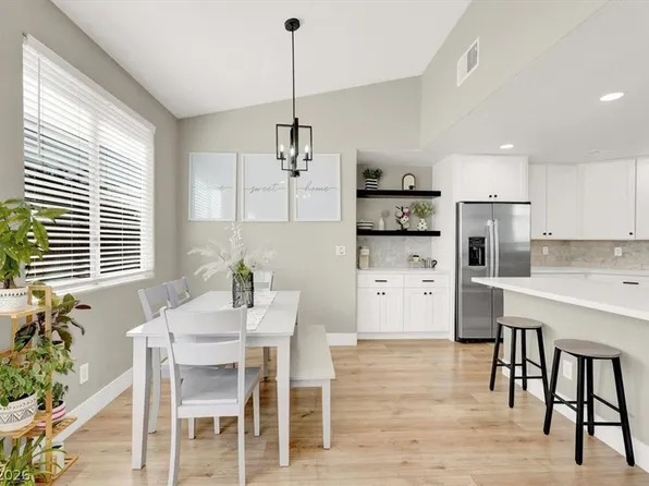 11 Desert Dawn Ln, Henderson, NV 89074