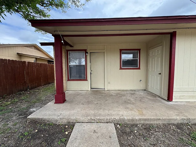 2208 Hunt Dr — Photo 12