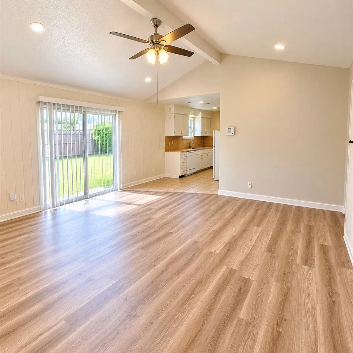 3 bed, 1.5 bath, 1002 sqft, $1,600 — Photo 2