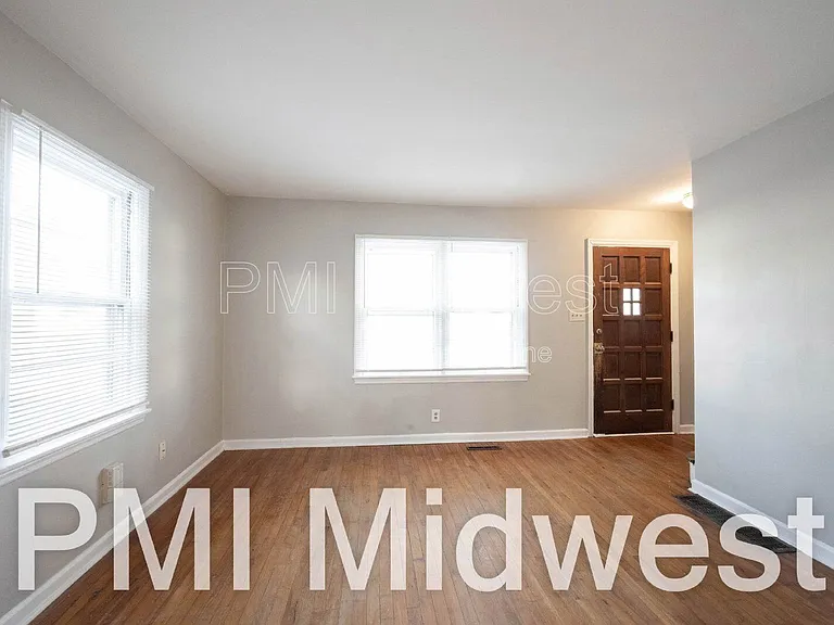 1319 N Alton Ave — Photo 2