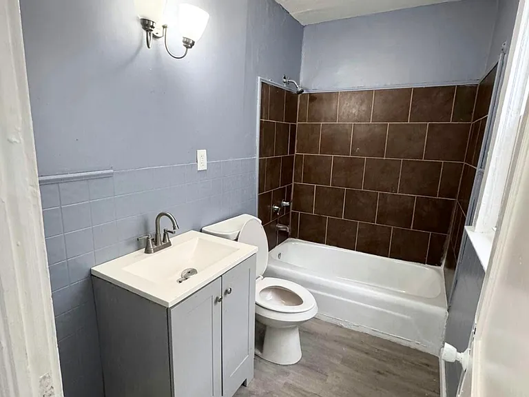 3438 E 121st St #1 — Photo 6
