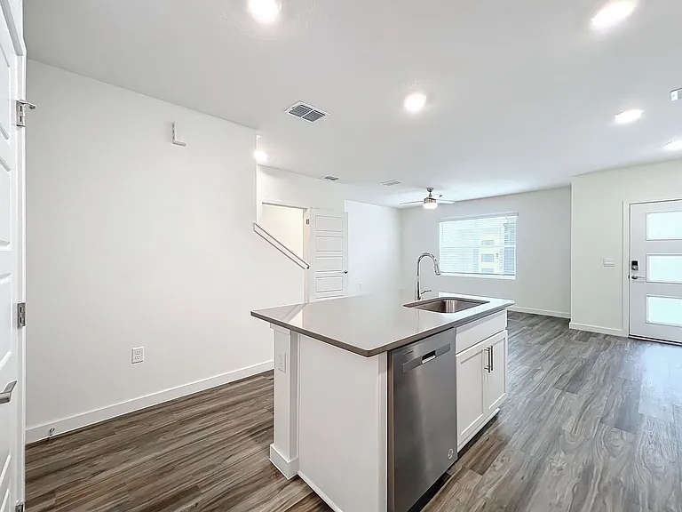 231 Dapper Ct — Photo 9