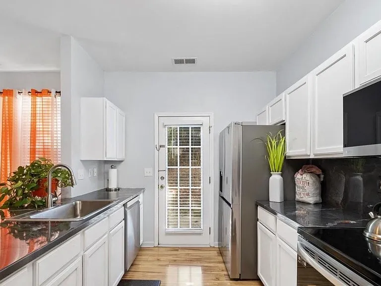 7148 Abbotts Glen Dr — Photo 12