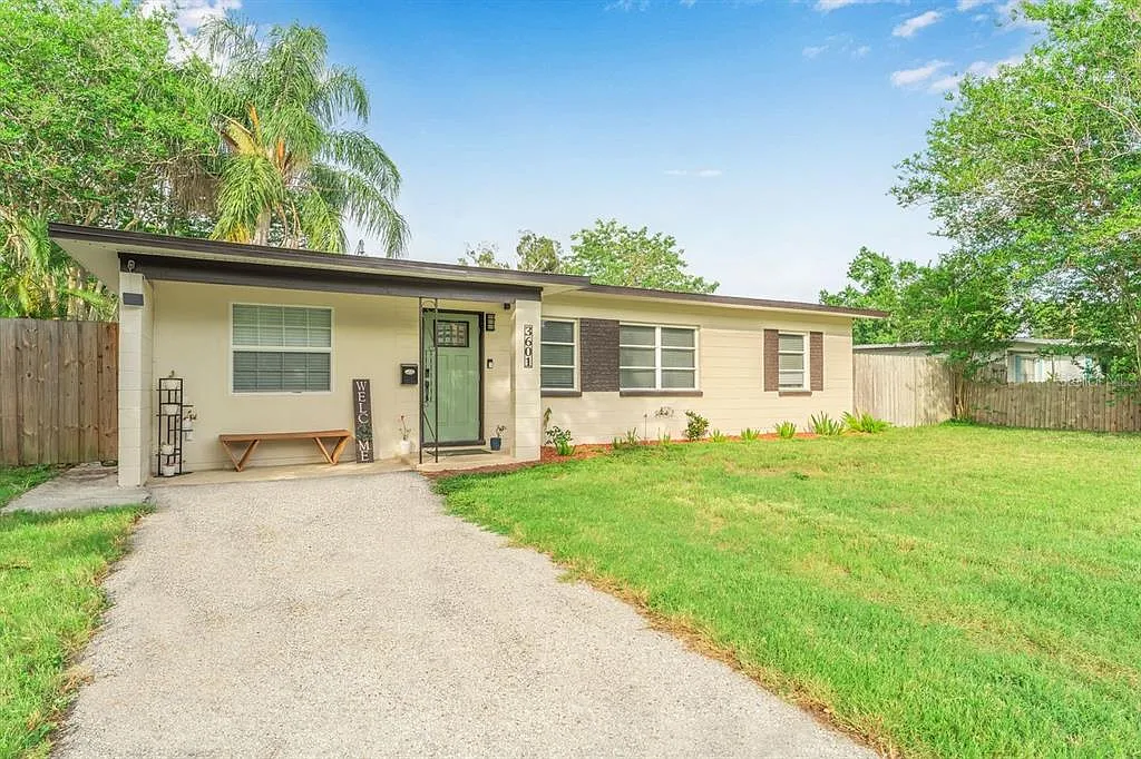 3 bed, 1.0 bath, 1035 sqft, $2,500 — Photo 1