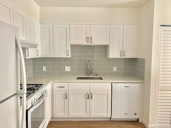 4th image of 520 Bartlett St APT 1