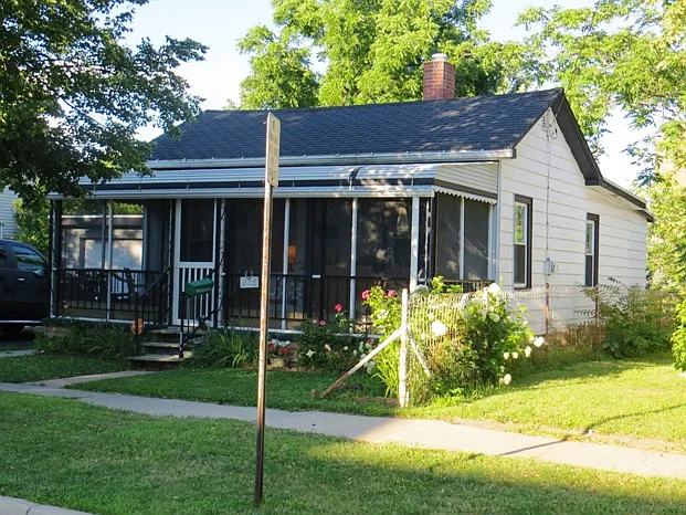153 Chandler St photo 1