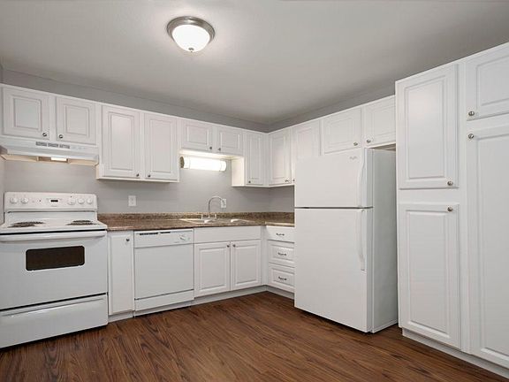 3rd image of 621 I St NE APT 4