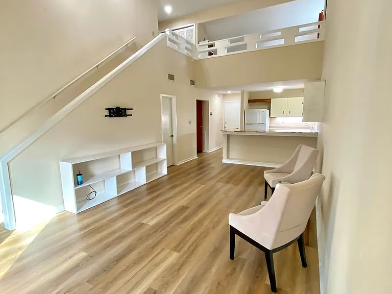 1310 Harbourside Dr — Photo 7